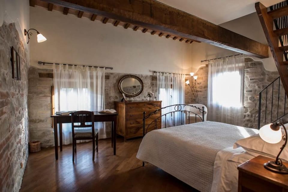 Casale con vista sui Monti Sibillini e piscina Villa in Marche