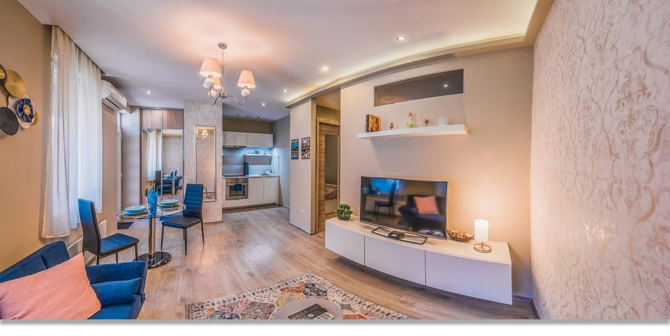 TV and multimedia, Kitchen or kitchenette, Living room, Seating area