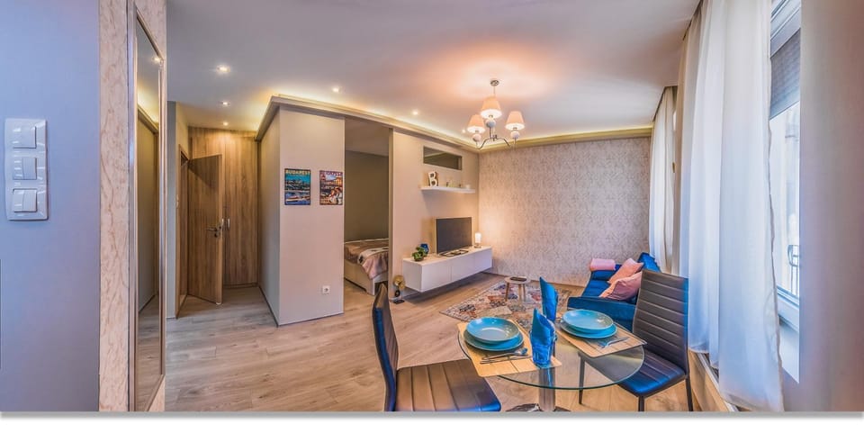 TV and multimedia, Living room, Seating area, Dining area, Bedroom