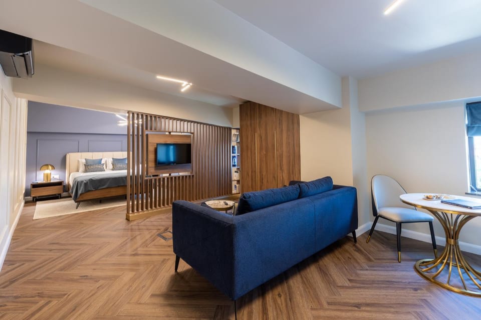 Living room, Seating area, Dining area, Evening entertainment