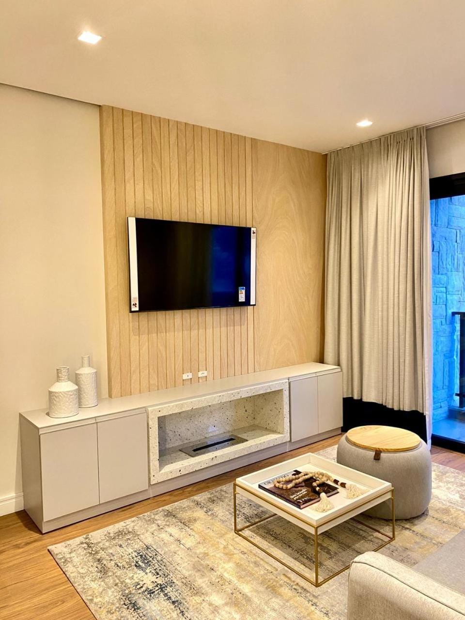 TV and multimedia, Living room, flat iron