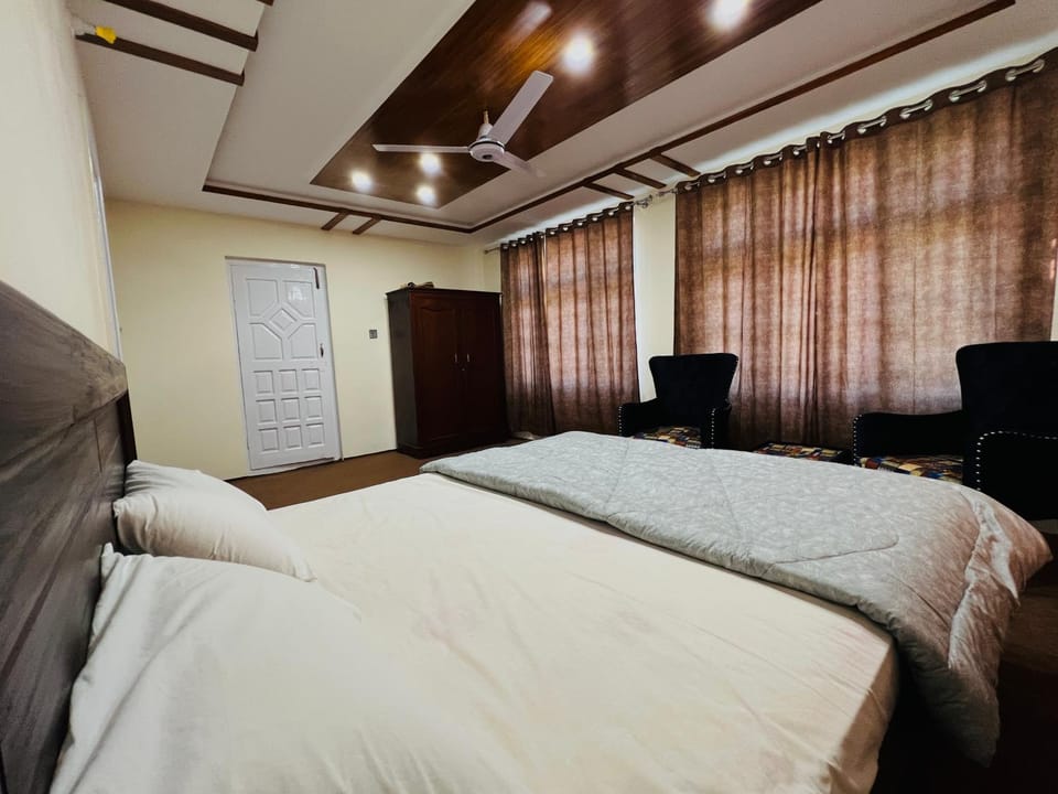 Photo of the whole room, Bedroom