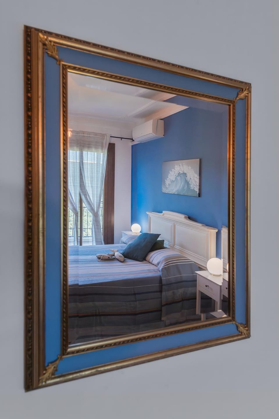 Bed, Photo of the whole room