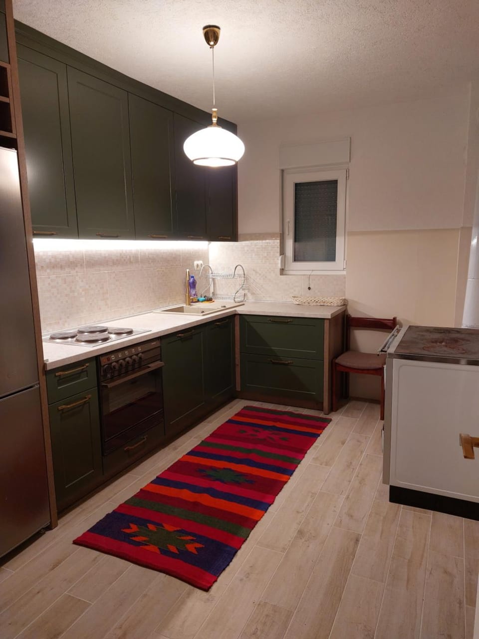 Kitchen or kitchenette, pet friendly, stove