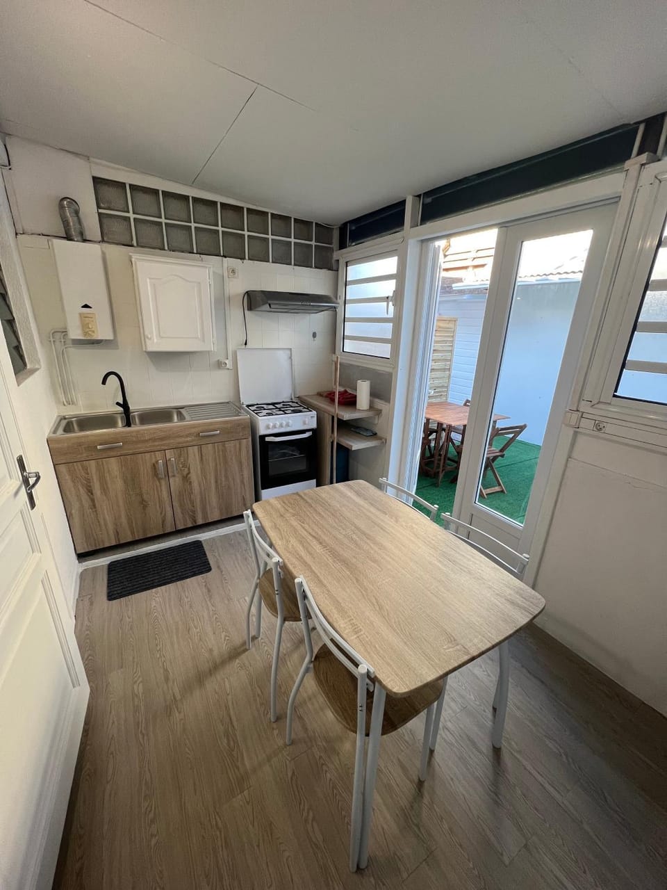 Kitchen or kitchenette, Dining area, minibar, pet friendly, stove