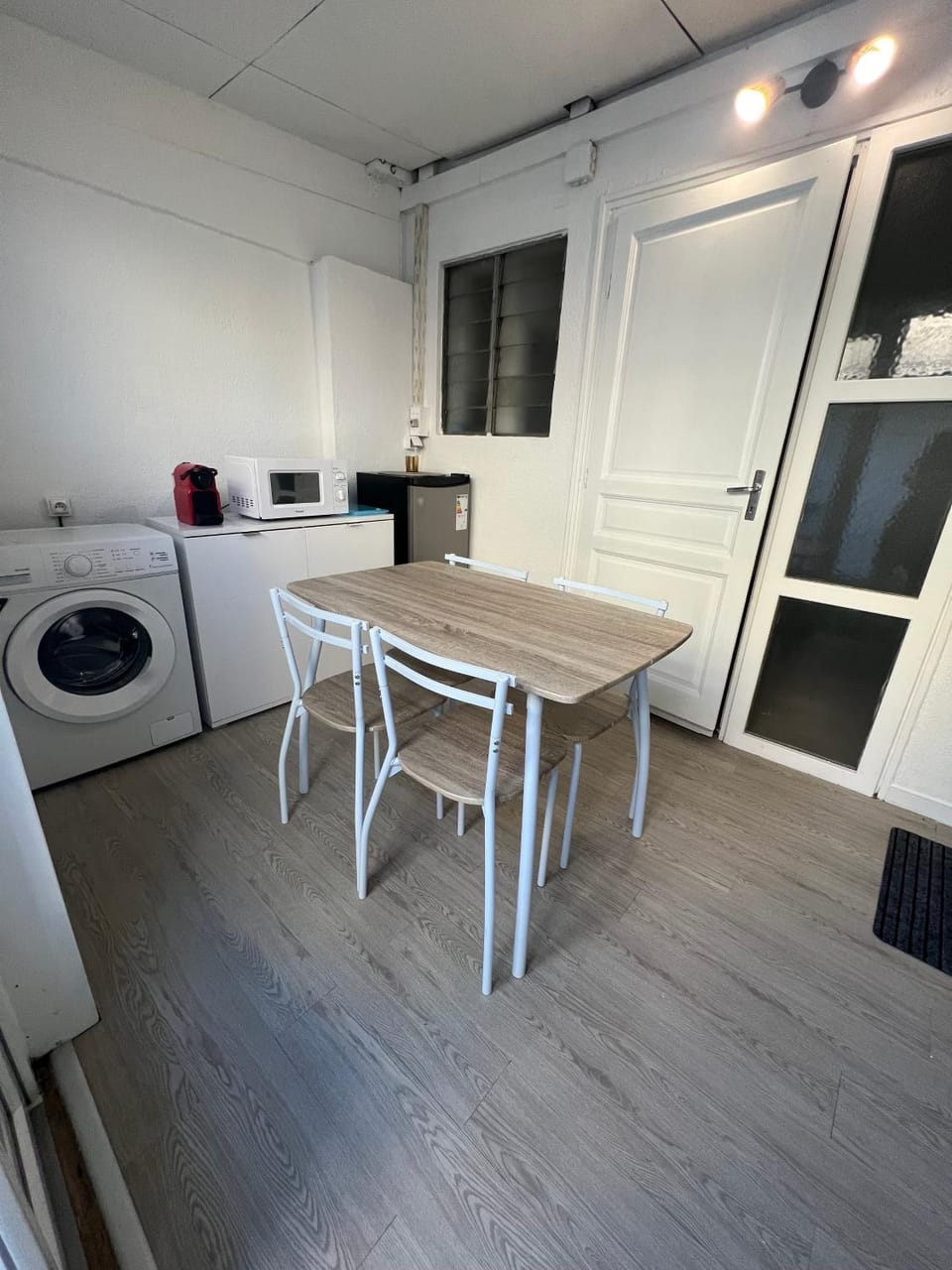 Kitchen or kitchenette, Dining area, minibar, pet friendly, stove, washing machine