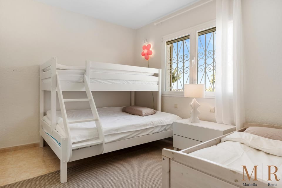 Bed, Bedroom, cot, bunk bed, towels
