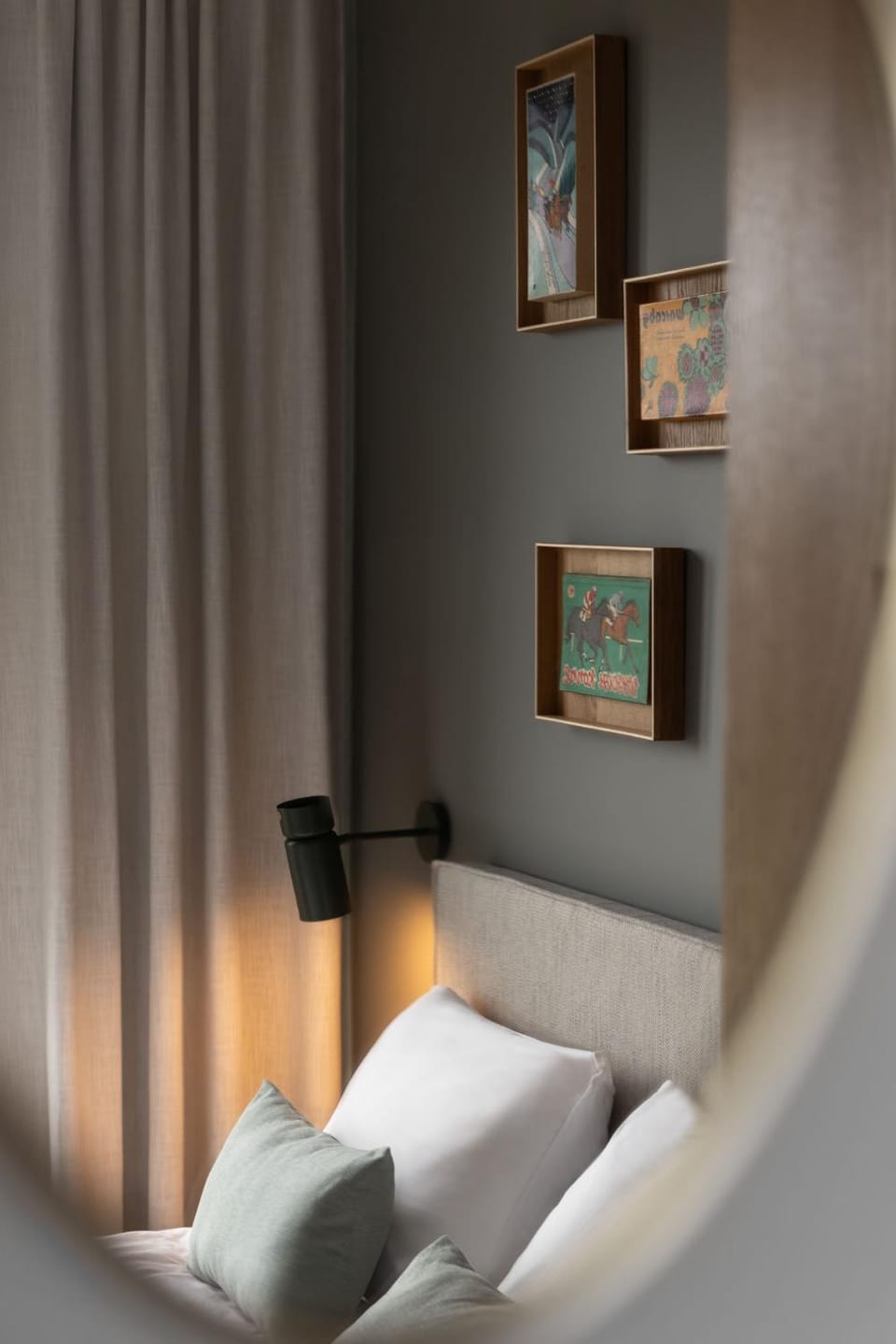 Bed, Photo of the whole room, Decorative detail, Bedroom