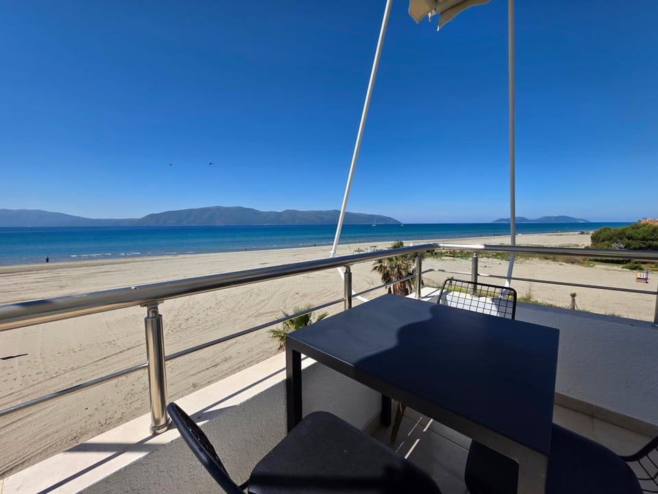 Natural landscape, View (from property/room), Balcony/Terrace, Beach, Sea view