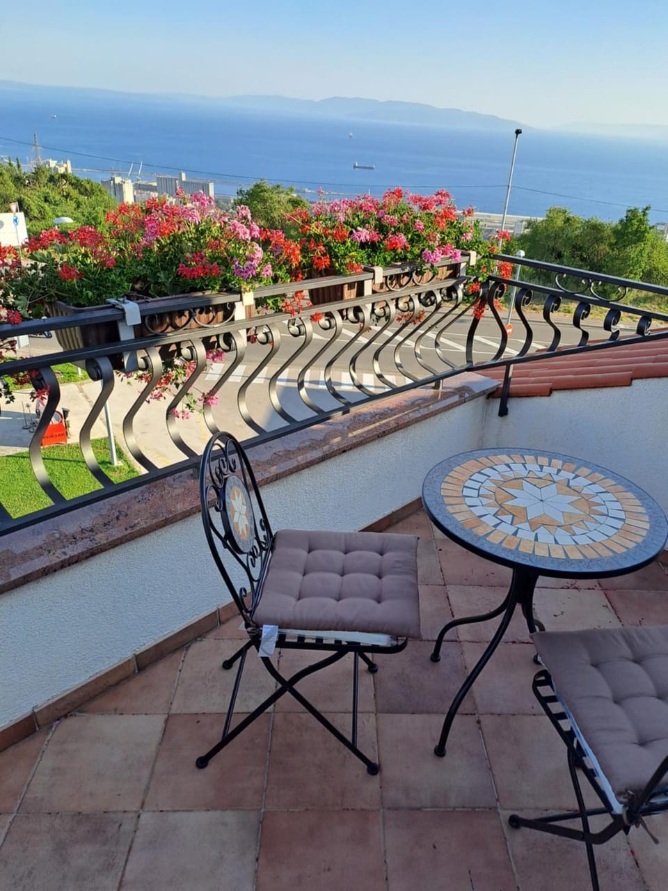 View (from property/room), Balcony/Terrace, Seating area, Sea view