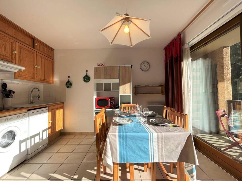 Dining area, kitchen