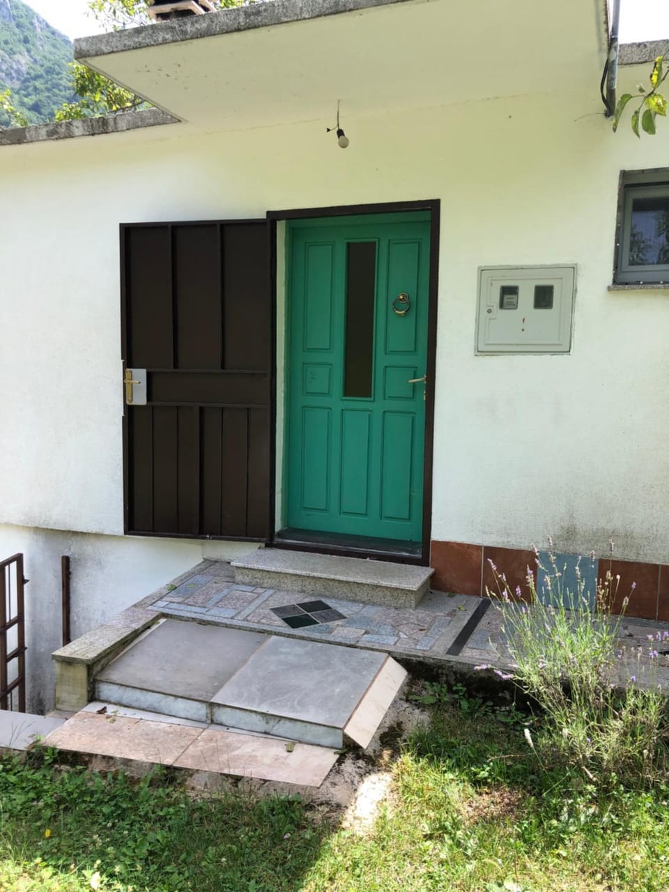 Property building, Facade/entrance, Day