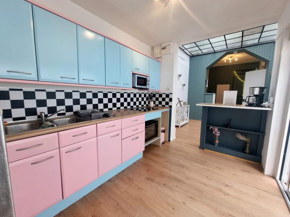 Kitchen or kitchenette, minibar, oven, pet friendly, stove, toaster