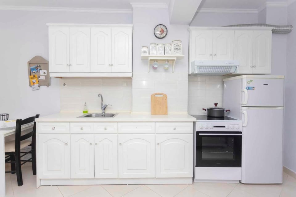 Coffee/tea facilities, Kitchen or kitchenette, oven