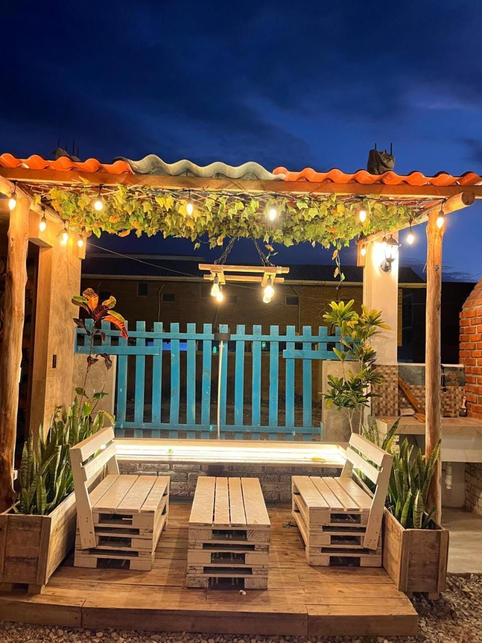 Property building, Balcony/Terrace, Living room, Seating area