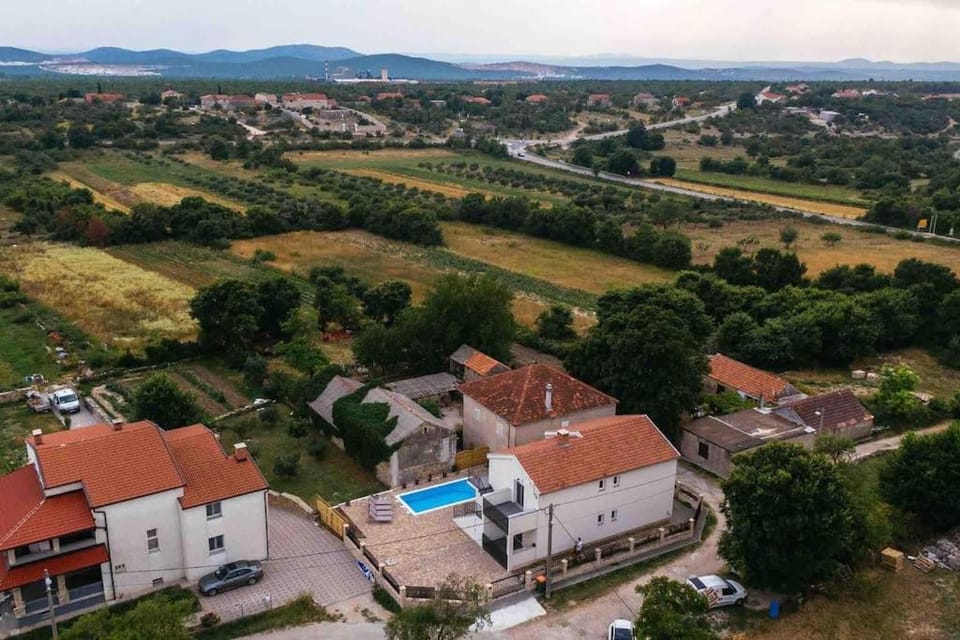 Natural landscape, Bird's eye view, Location