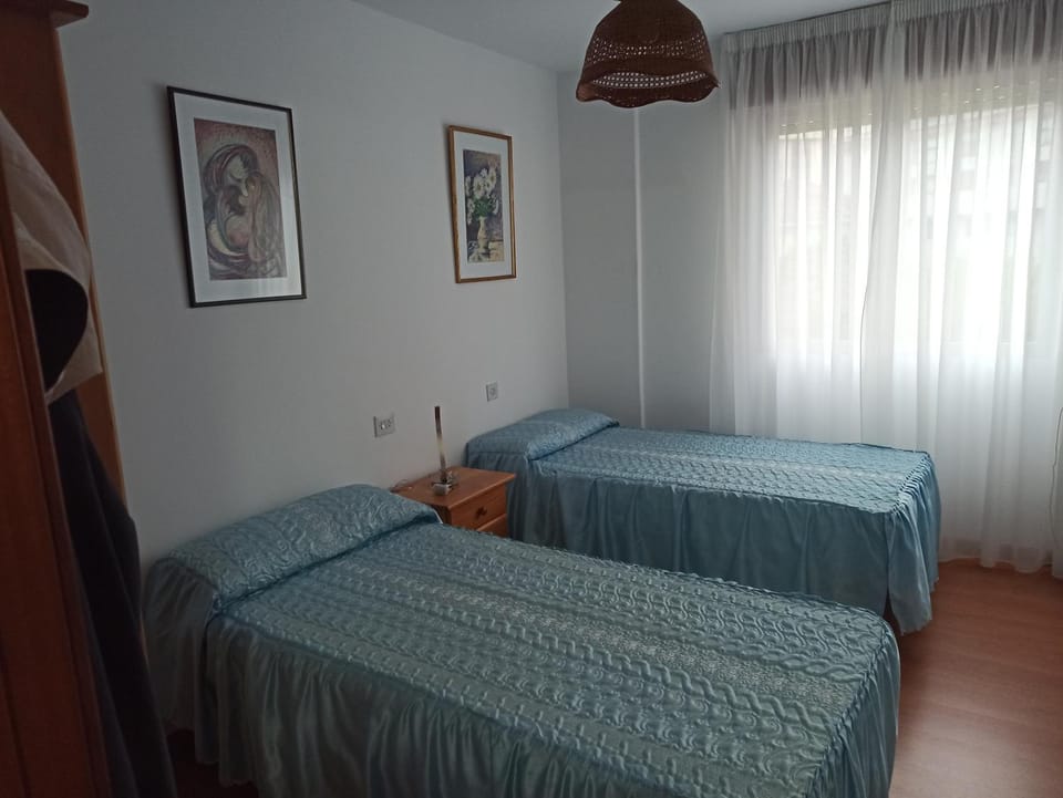 Bed, View (from property/room), Bedroom, Quiet street view
