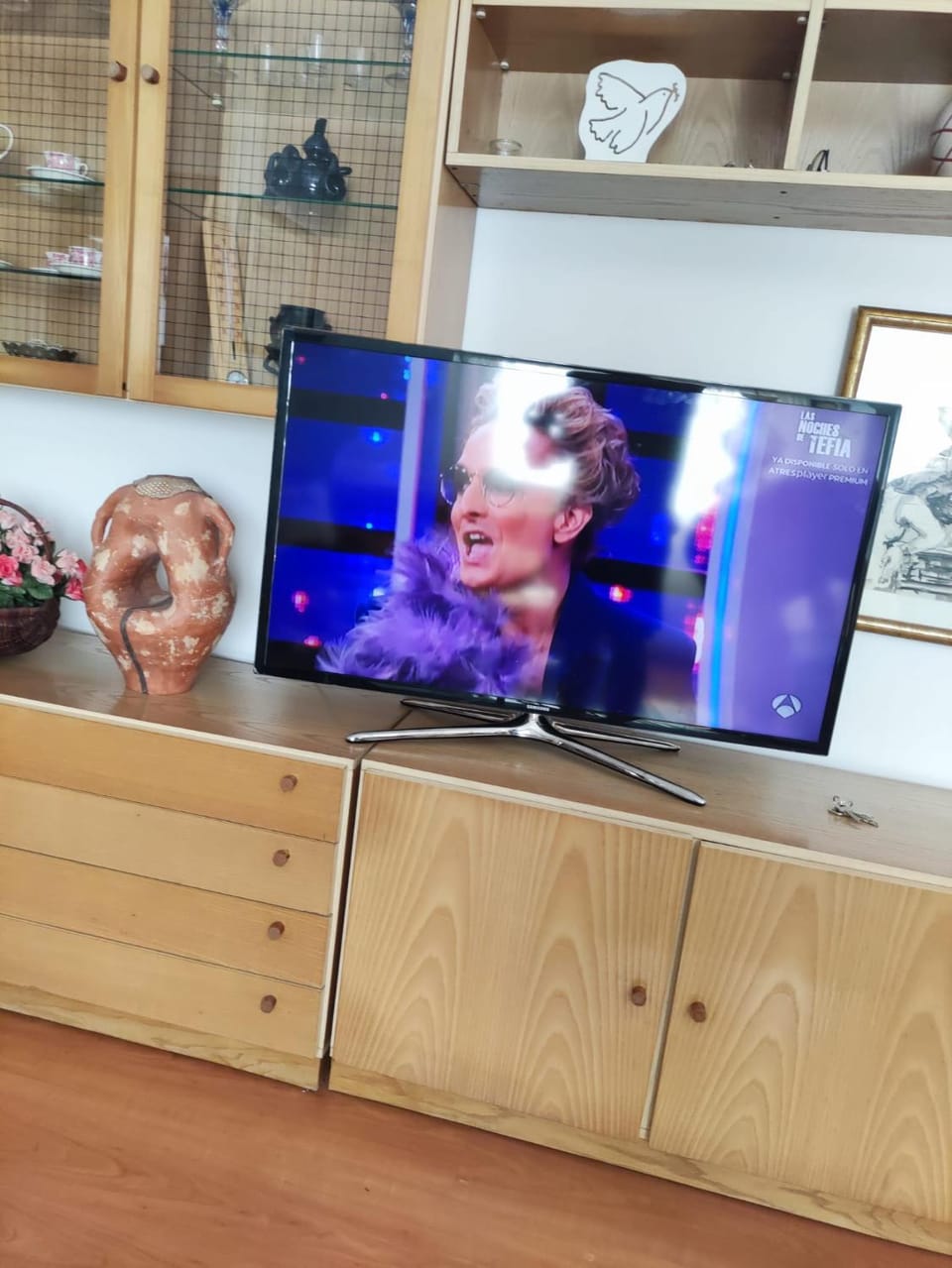 Communal lounge/ TV room