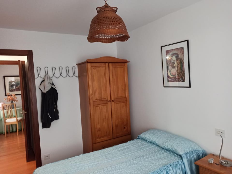 Bed, Photo of the whole room, Bedroom, Quiet street view, wardrobe