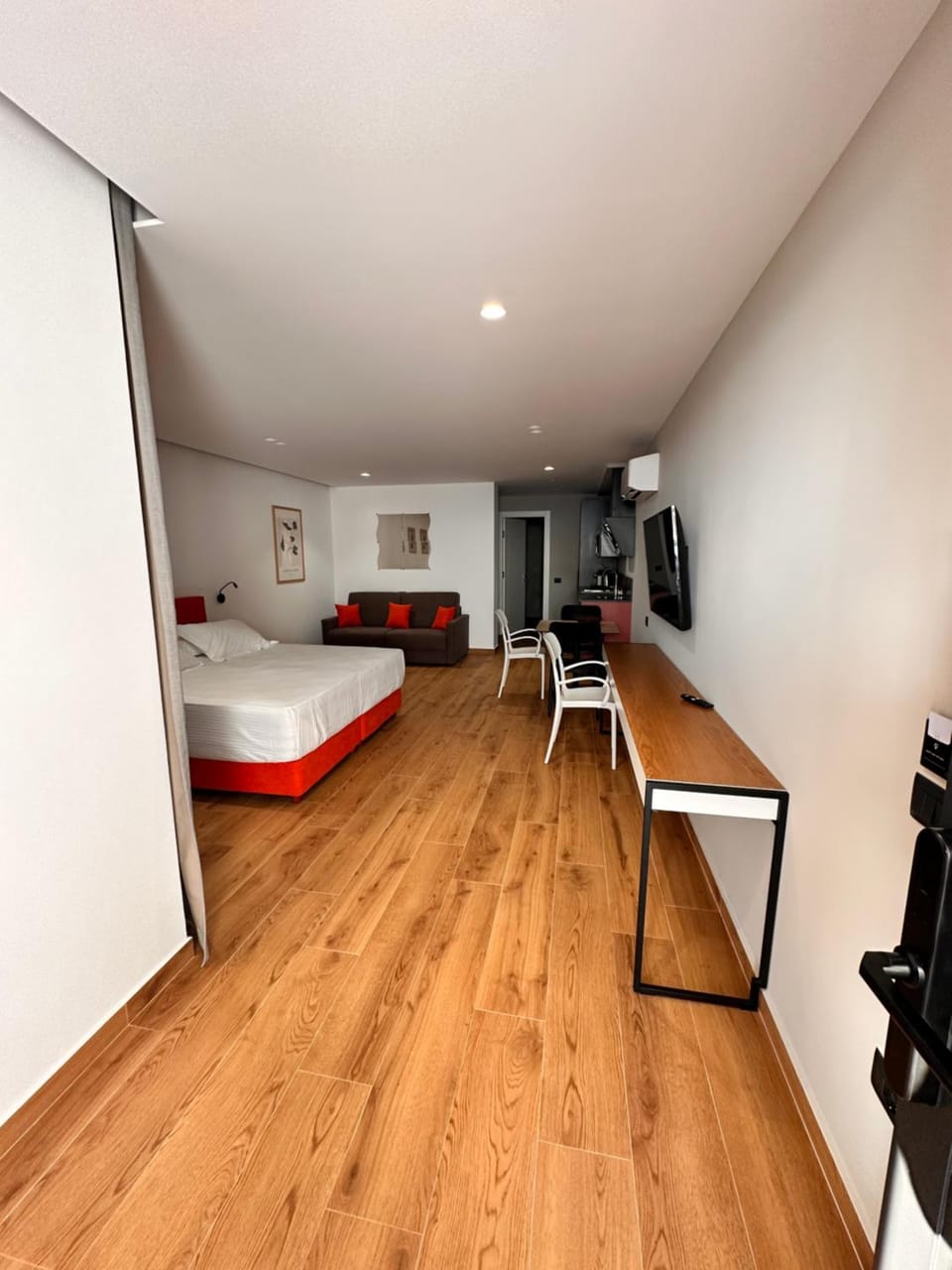 Bed, TV and multimedia, Kitchen or kitchenette, Photo of the whole room