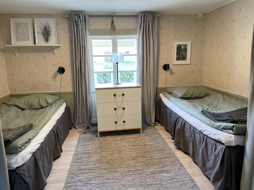 Trevligt eget hus med kakelugn i lantlig miljö House in Sweden