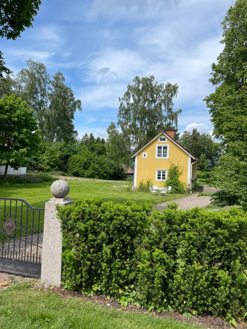 Trevligt eget hus med kakelugn i lantlig miljö House in Sweden