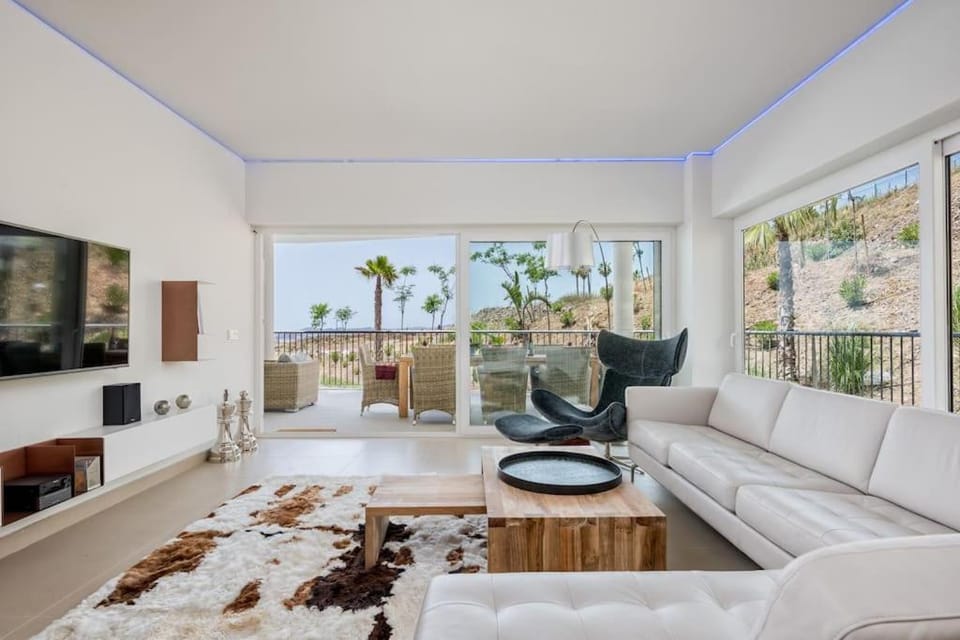 Communal lounge/ TV room, TV and multimedia, Living room, Seating area