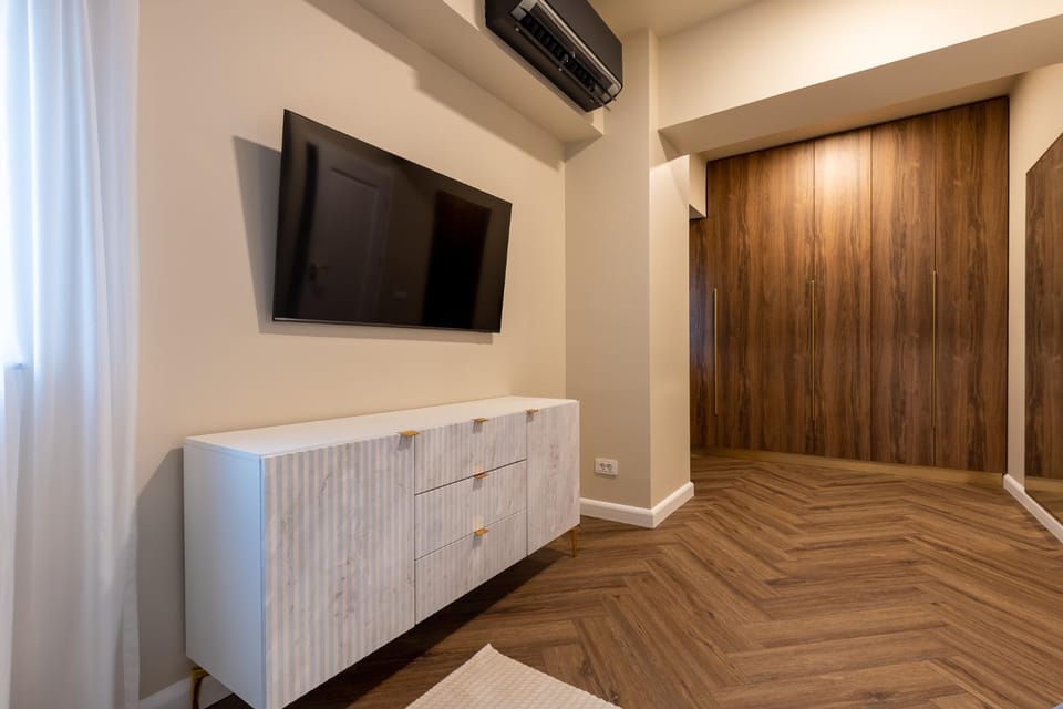 Bed, TV and multimedia, Bedroom, air conditioner