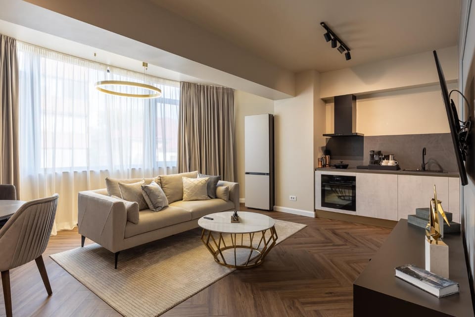 Kitchen or kitchenette, Living room, Seating area, Dining area, oven, stove