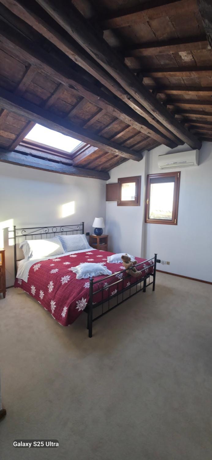 Skyline Virgilio SUITE sottotetto vista MARE Bed and Breakfast in Marche