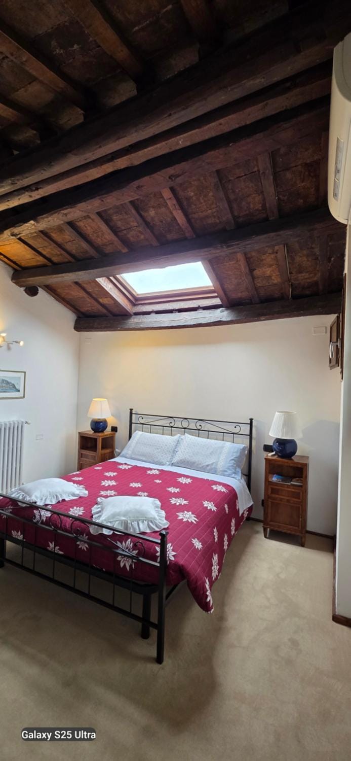 Skyline Virgilio SUITE sottotetto vista MARE parking Bed and Breakfast in Marche
