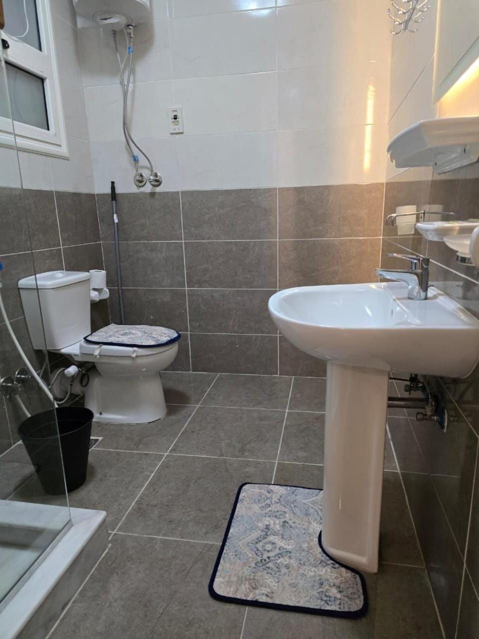 Shower, Bathroom, towels
