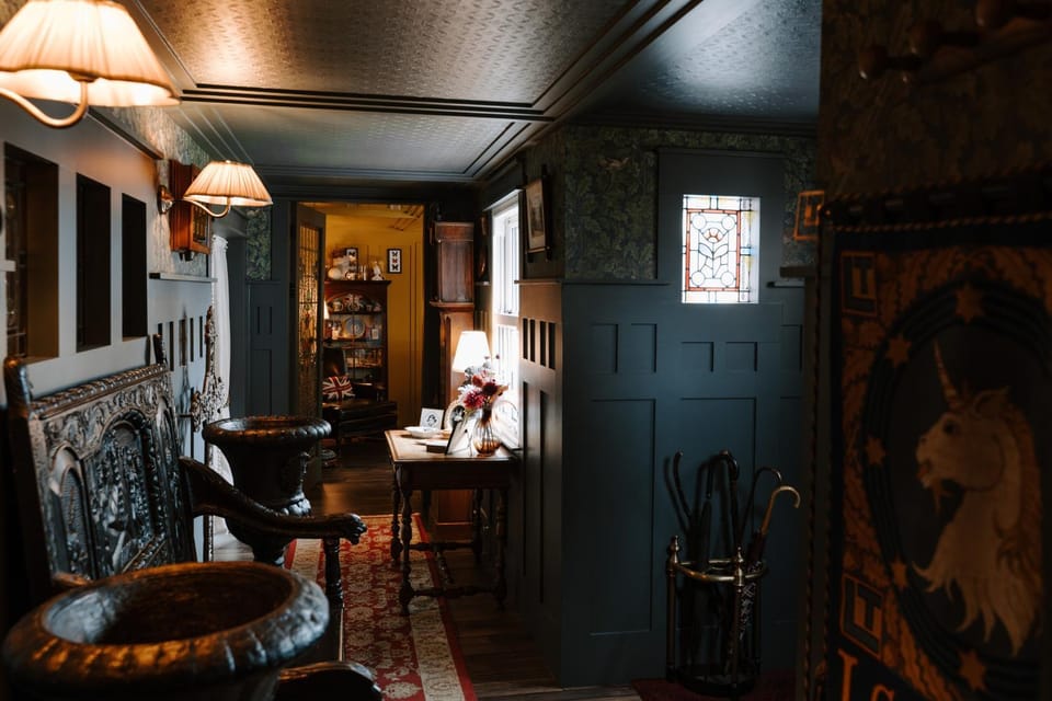 Sheddington Manor - 2 Bedroom Guest House & Cinema Bed and Breakfast in Belfast