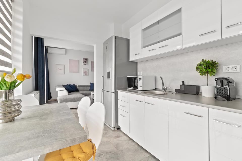 Coffee/tea facilities, Kitchen or kitchenette, Dining area, minibar