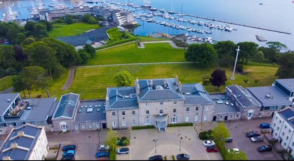 9 Admiralty House Stunning Luxury Apartment with free parking Apartment in Plymouth