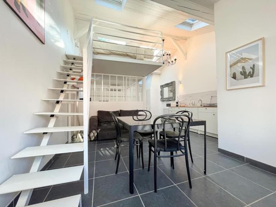 Spring Palm - Appartement 4 personnes - Check in h24 & Wifi Apartment in Villeurbanne