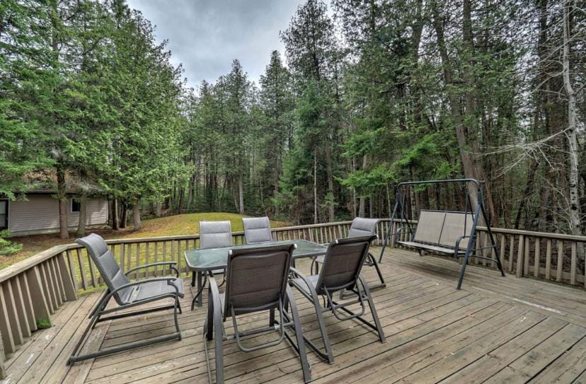 Lovely waterfront private cottage with hot tub in Kawartha Lakes House in Kawartha Lakes