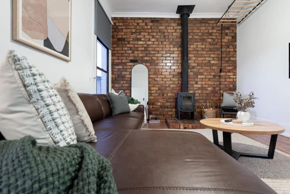 Charming Cottage Near The City With Parking House in Launceston