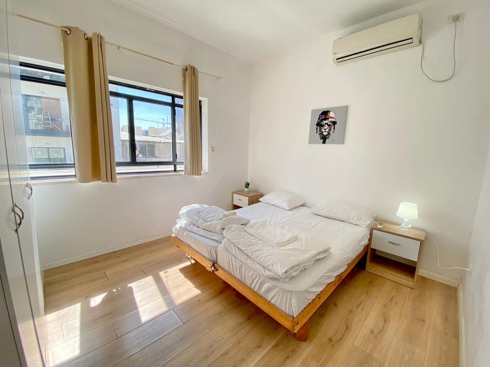 Bed, Bedroom, air conditioner