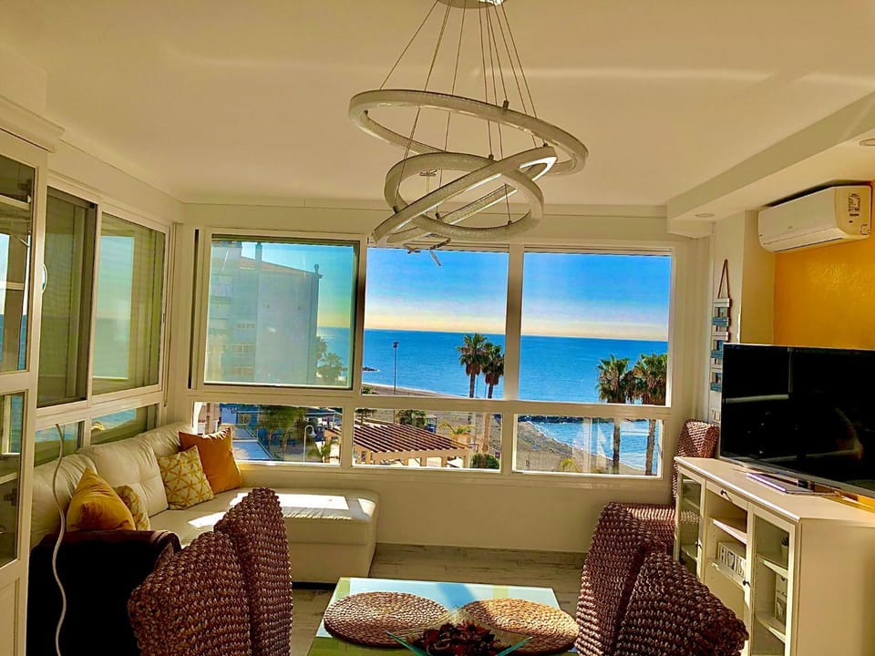 Communal lounge/ TV room, TV and multimedia, Seating area, Sea view