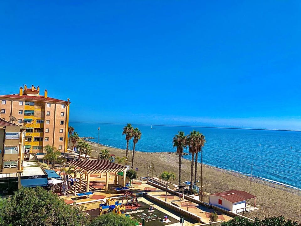 Nearby landmark, Communal lounge/ TV room, Day, Natural landscape, Beach, City view, Sea view