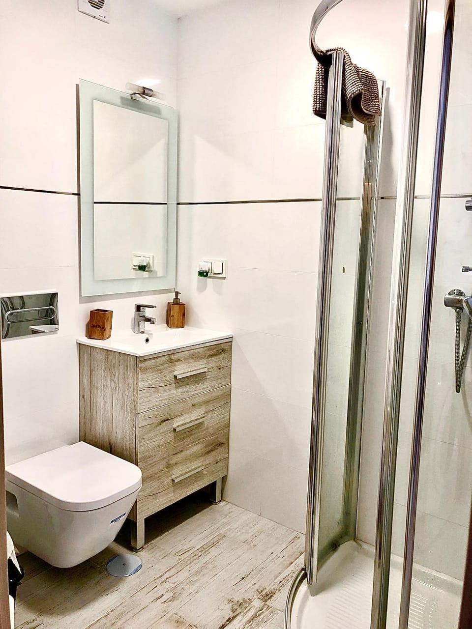 Shower, Toilet, Bathroom, towels