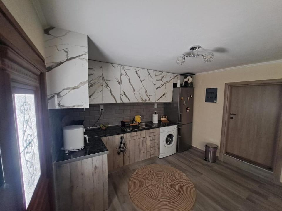 Kitchen or kitchenette, oven, stove, washing machine, kitchen