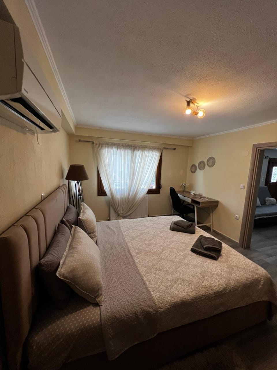 Bed, Photo of the whole room, Bedroom, air conditioner