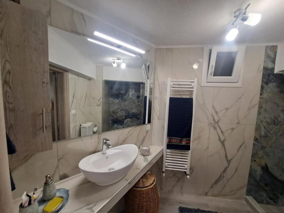 Shower, Bathroom, towels
