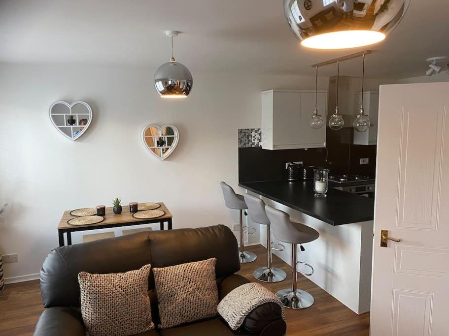 Perfectly situated luxury 2 bedroom apartment Apartment in Glasgow