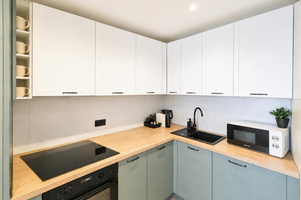 Coffee/tea facilities, Kitchen or kitchenette, dishwasher, microwave, stove, washing machine, kitchen