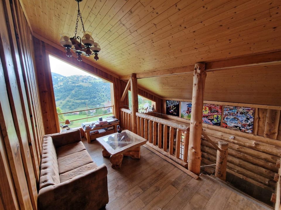Natural landscape, View (from property/room), Balcony/Terrace, Living room, Seating area, Mountain view