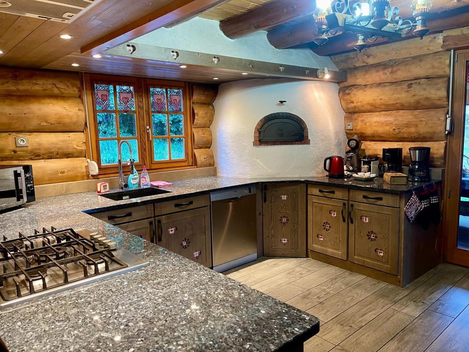 Coffee/tea facilities, Kitchen or kitchenette, minibar, pet friendly, stove