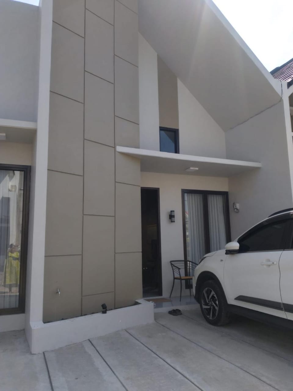 Facade/entrance, Parking